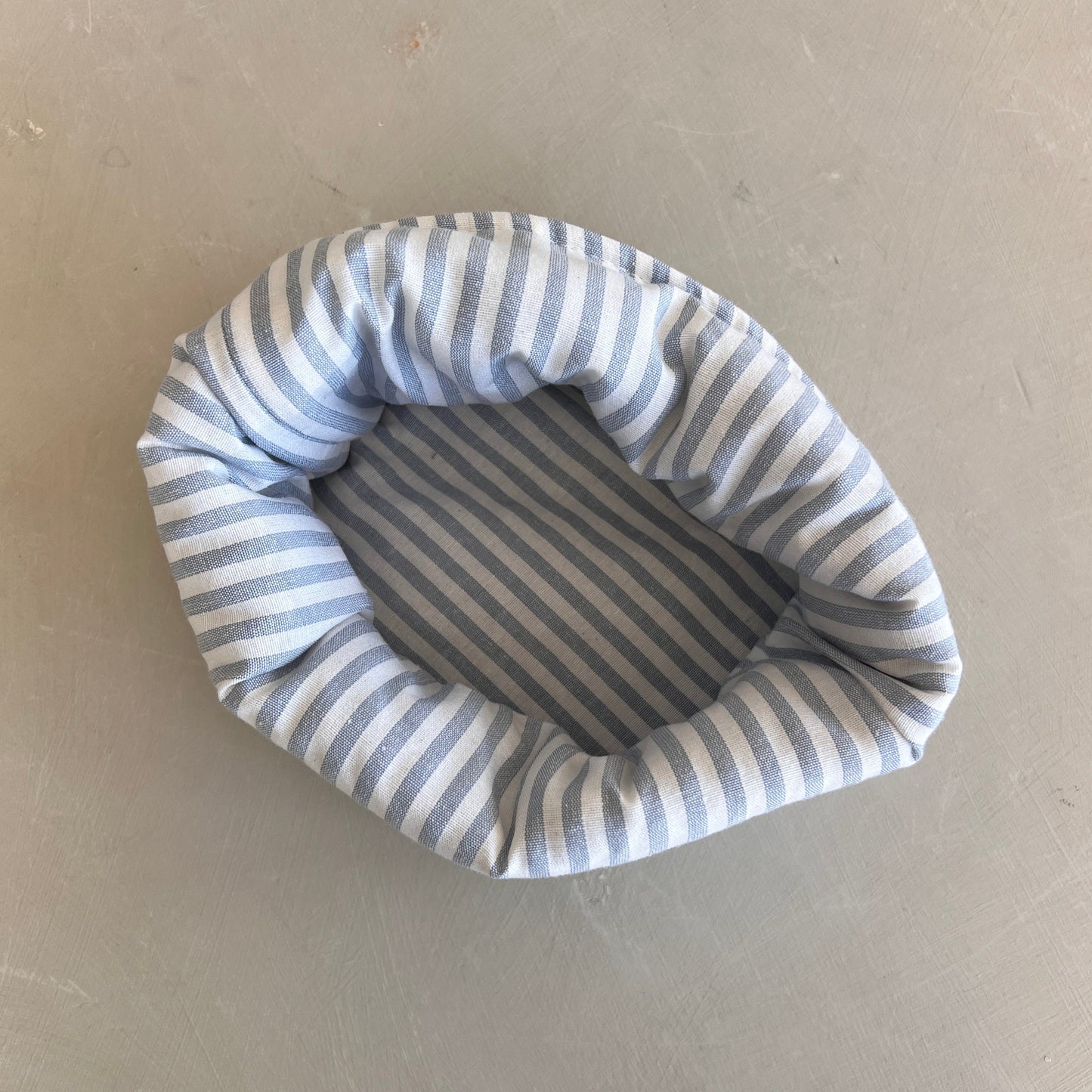 CESTA DE TELA VERANO RAYAS AZUL GRISÁCEO