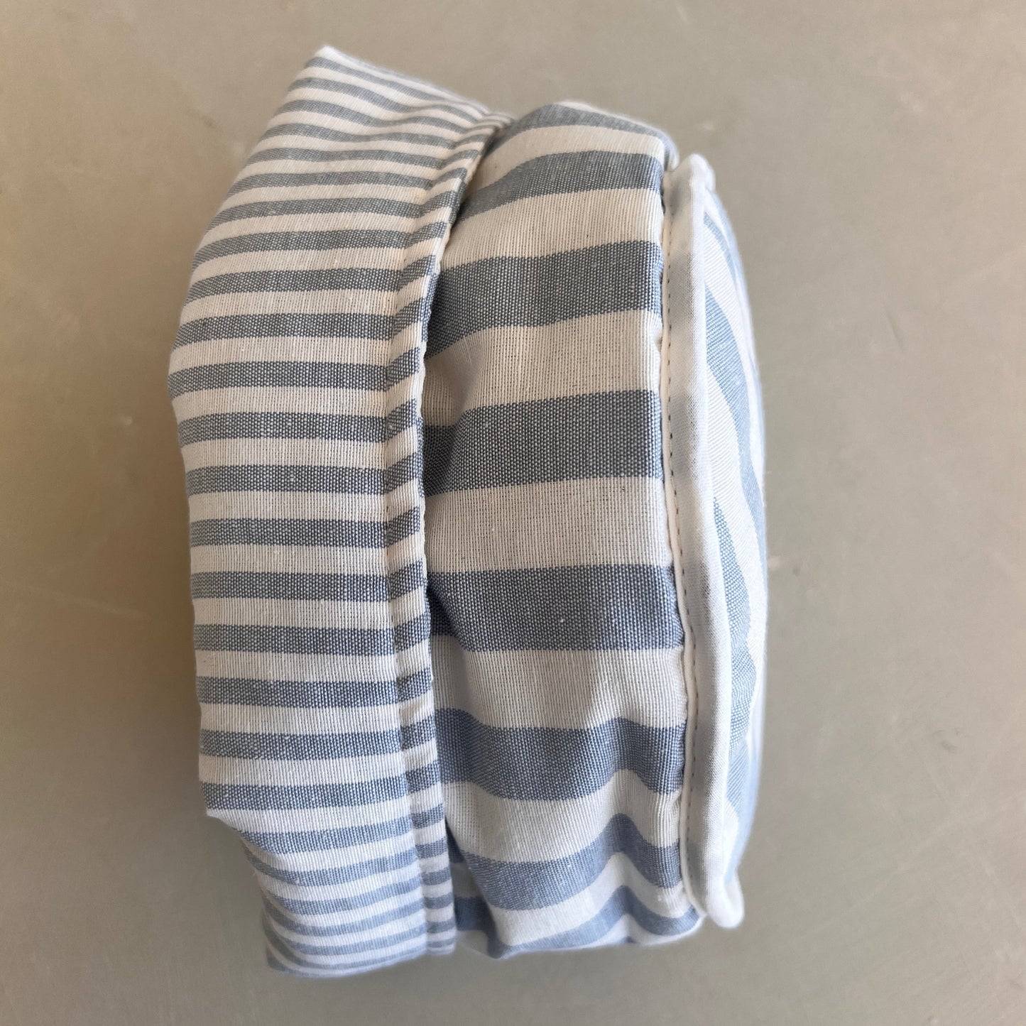 CESTA DE TELA VERANO RAYAS AZUL GRISÁCEO
