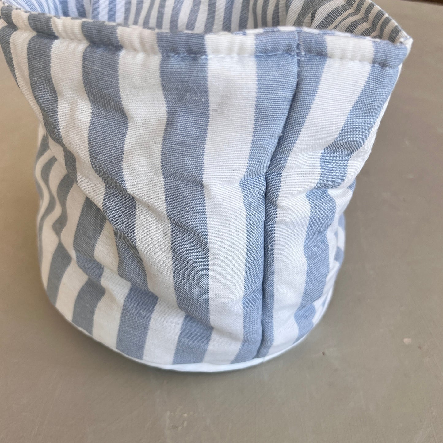 CESTA DE TELA VERANO RAYAS AZUL GRISÁCEO